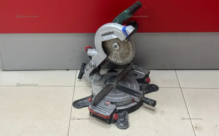 Торцовочная пила metabo KS 216 M Lasercut