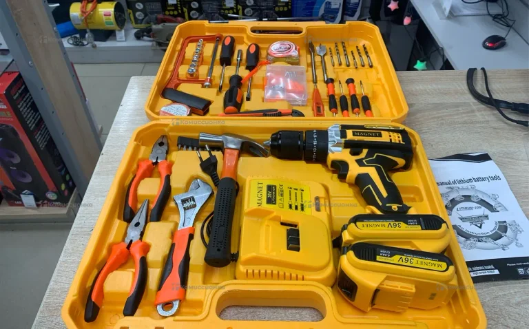 Шуруповерт Набор с инструментами 2 АКБ