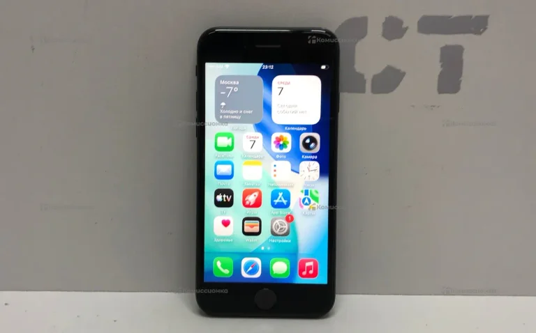 Apple iPhone SE (2020) 3/64 ГБ