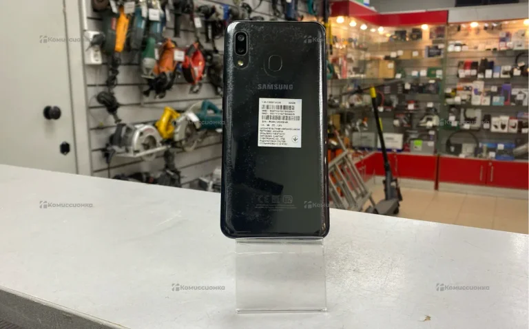 Samsung Galaxy A20 3/32 ГБ.