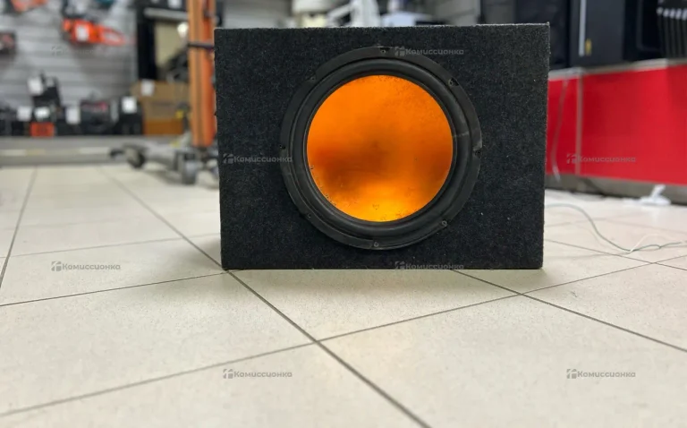 Сабвуфер  jbl