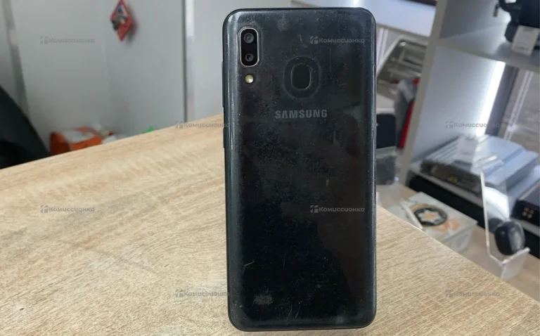 Samsung Galaxy A20 3/32 ГБ