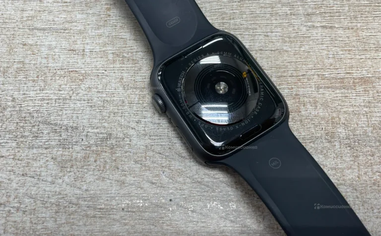 Часы  Apple Watch SE 44mm