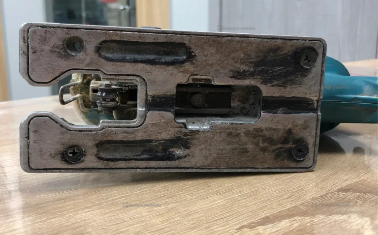 электролобзик Makita 4329