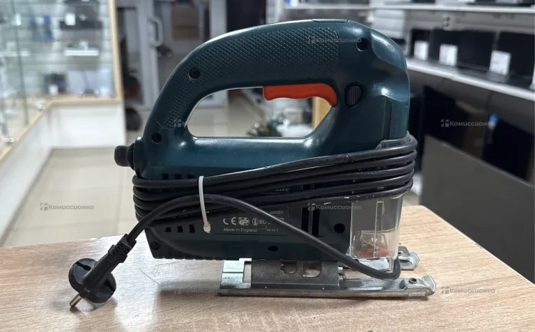 Электролобзик Black&Decker KS631