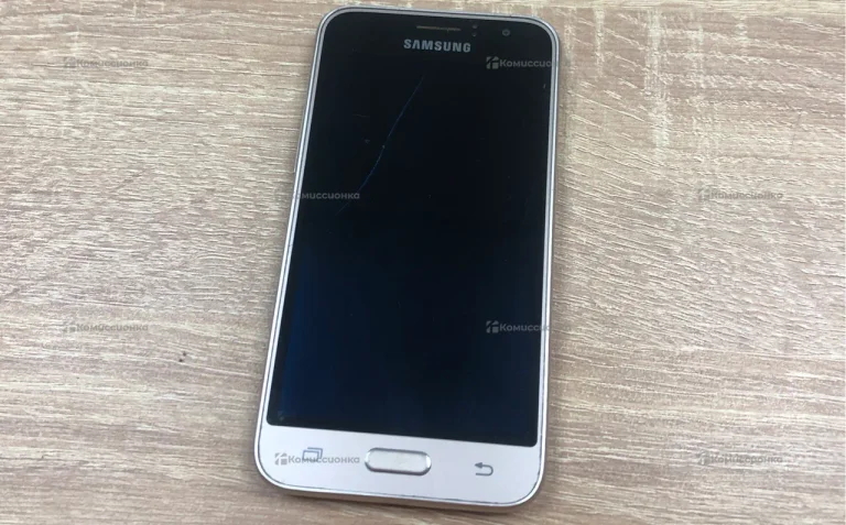 Samsung Galaxy J1 (2016) 1/8 ГБ