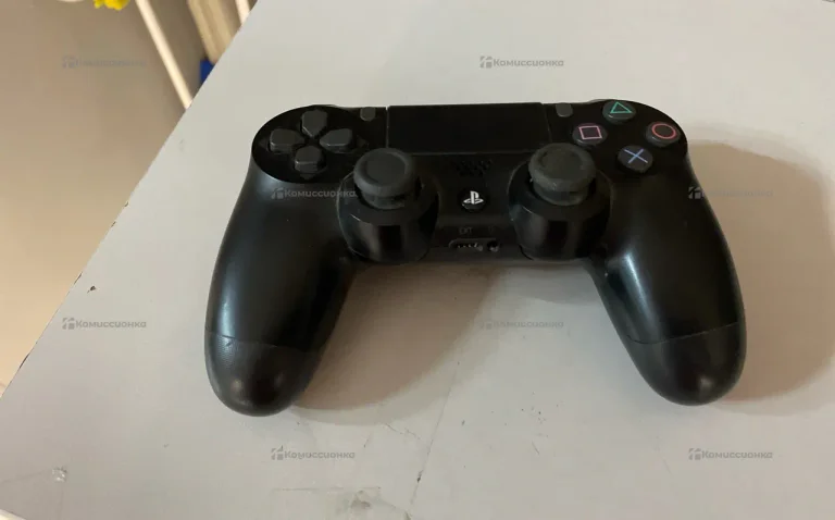 джойстик DualShock 4