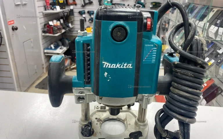 Фрезер makita RP2301FC
