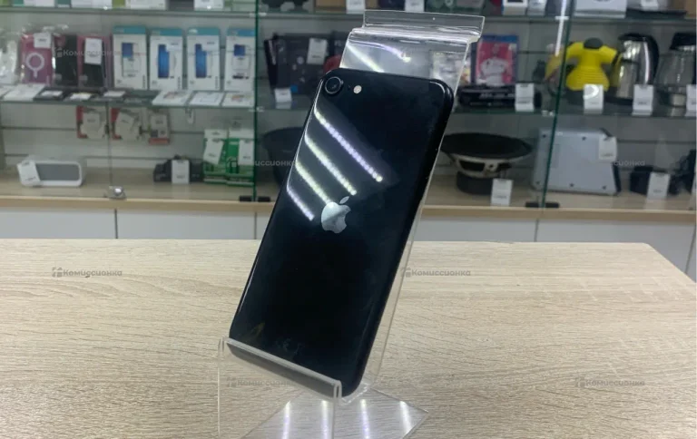 Apple iPhone SE (2020) 3/64 ГБ