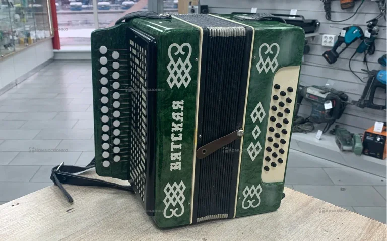 Гармонь Вятская