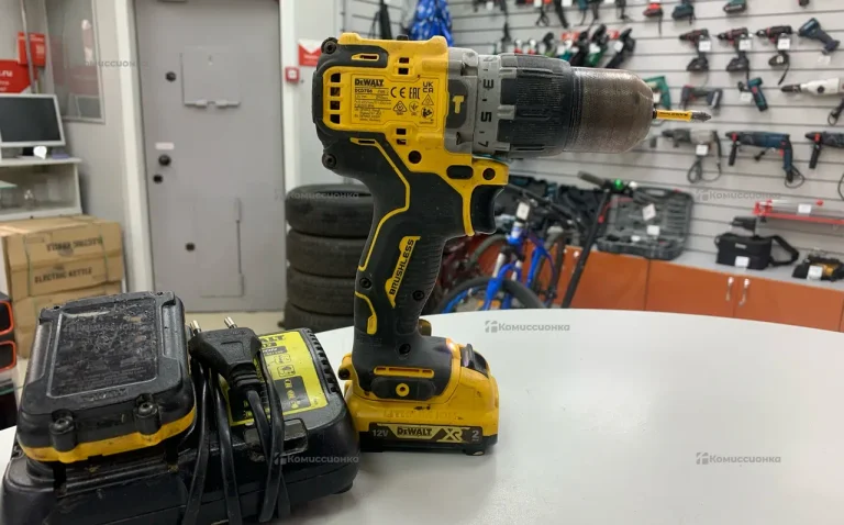 Аккумуляторная ударная дрель-шуруповерт DeWALT DCD