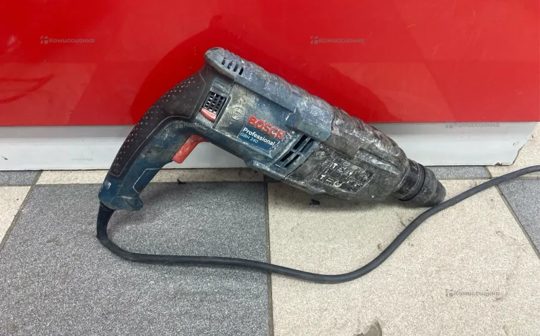 перфоратор Bosch GBH240