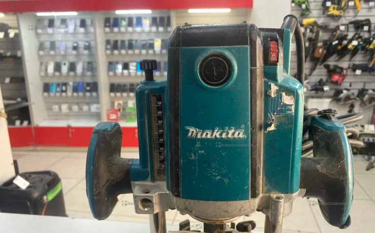 Фрезер makita RP2300FCX