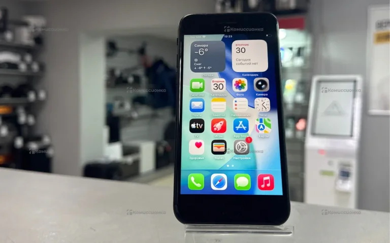 Apple iPhone SE (2020) 3/128 ГБ