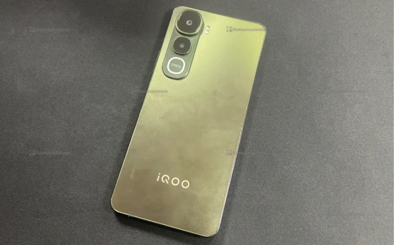 Vivo iQOO Z10 8/128 ГБ