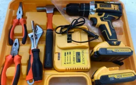 шуруповерт Magnet с набором инструм