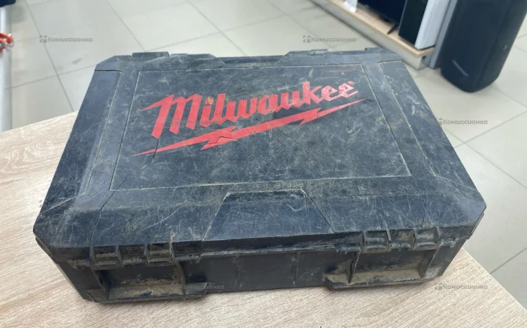 Перфоратор Milwaukee PLH 32 XE