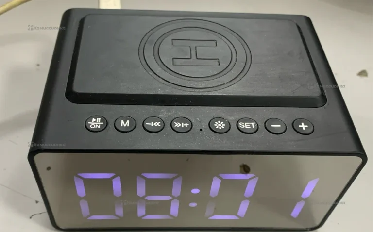 Часы с беспроводной зарядкой Dexp RC-260