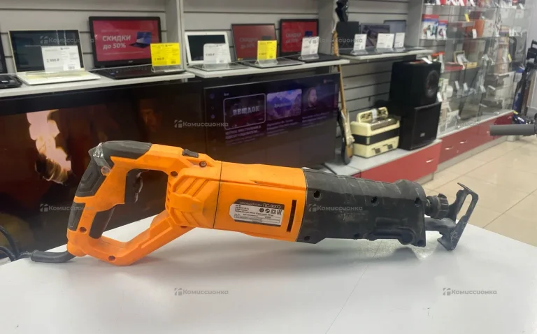 Пила сабельная Вихрь ПС-900Э