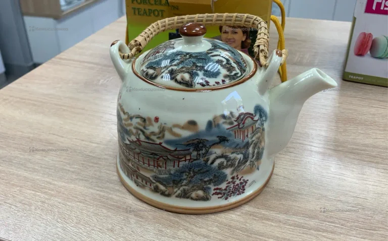 Чайник фарфоровый