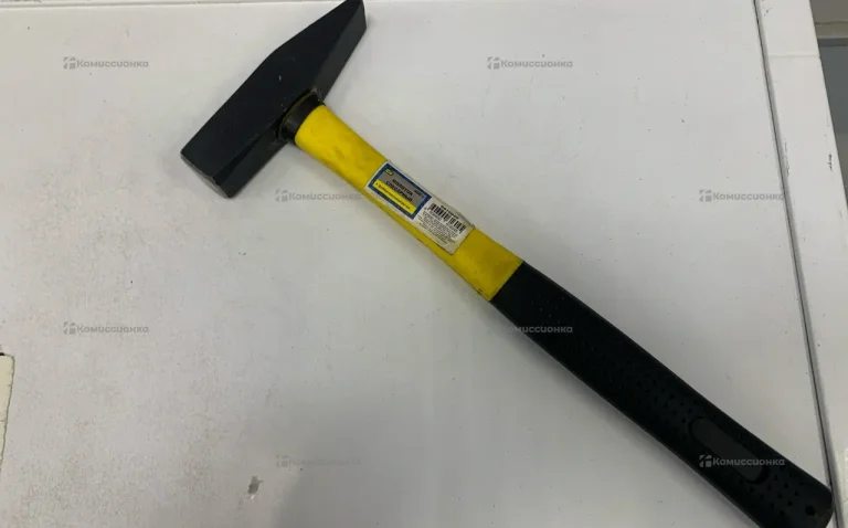 Молоток слесарный