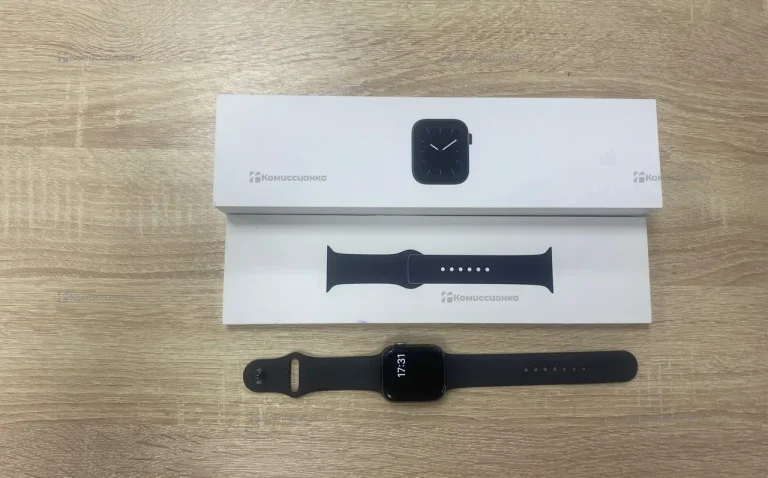 Часы  Apple Watch Series 5 44mm