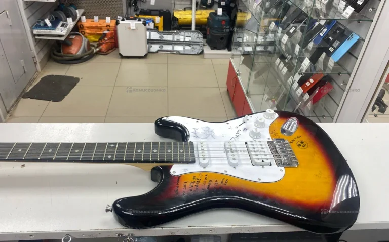 Электрогитара squier