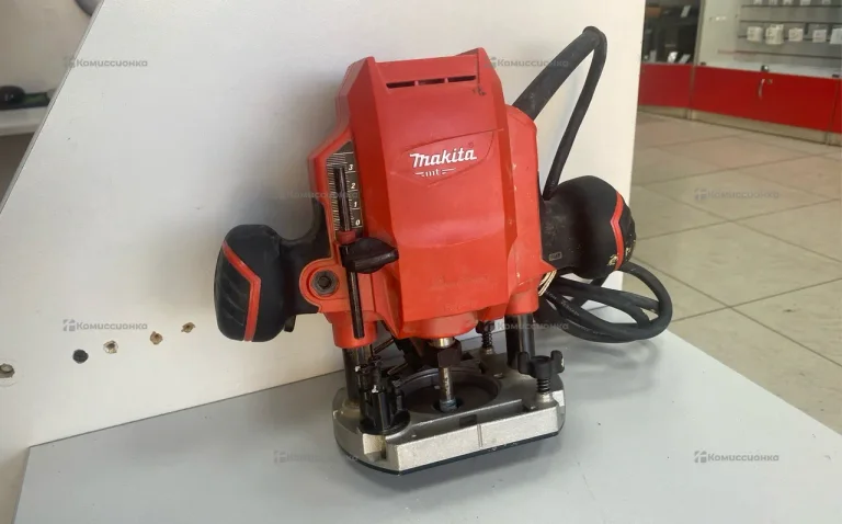 Фрезер makita MT M3601