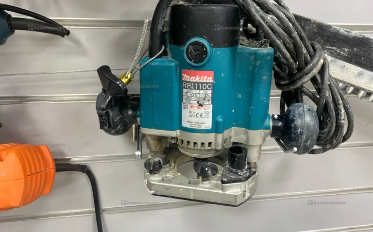 Фрезер makita RP1110C