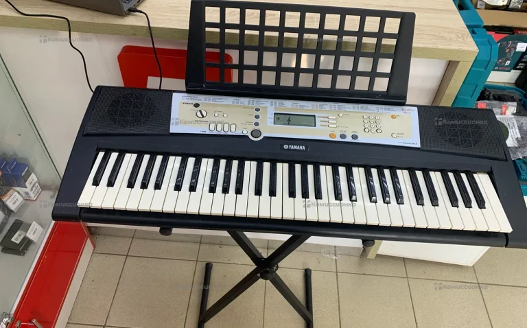Синтезатор Yamaha PSR R200