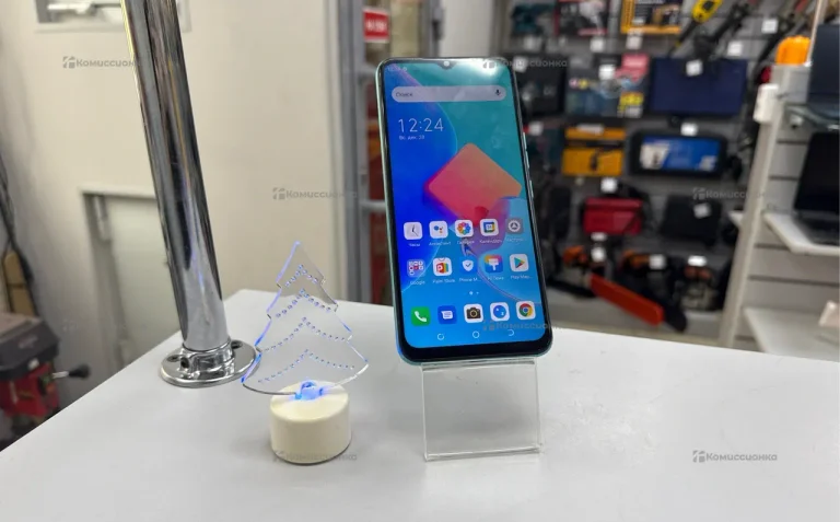 Tecno Spark 8C 4/64 ГБ