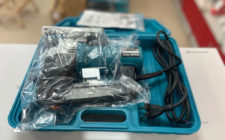 Лобзик Makita сетевой 4304Z