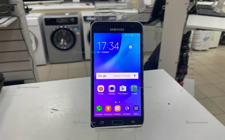 Samsung Galaxy J3 (2016) 2/16 ГБ