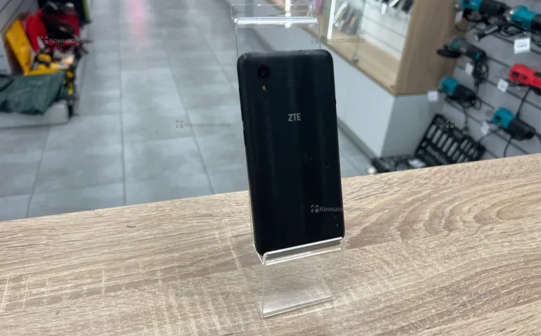 ZTE Blade L8 1/32 ГБ