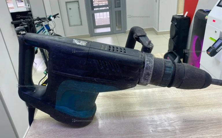 Отбойный молоток makita HM1203C