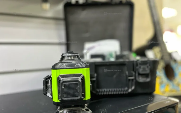 Green laser level