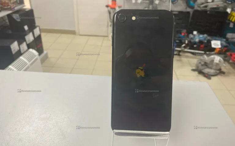 Apple iPhone SE (2022) 4/64 ГБ