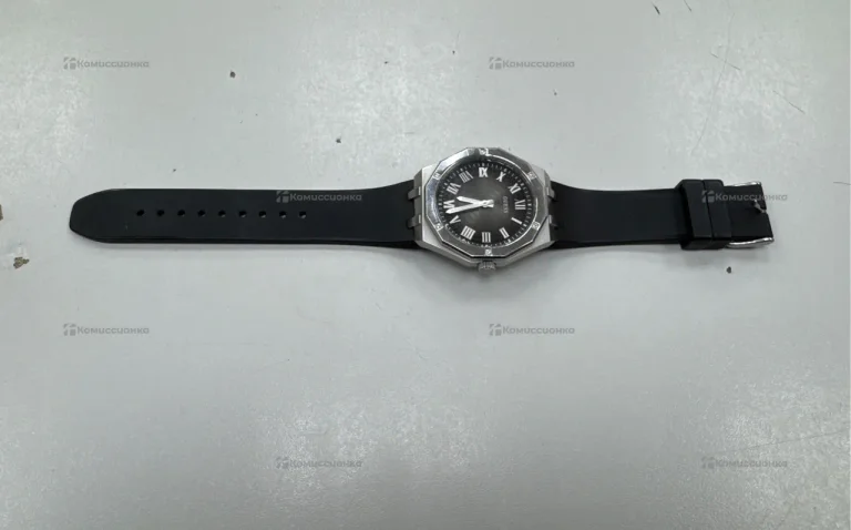 Часы Guess