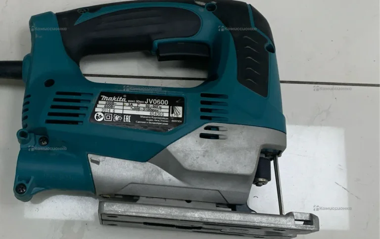 лобзик Makita JV0600