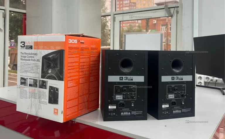 Студийный монитор JBL 305P Mkll