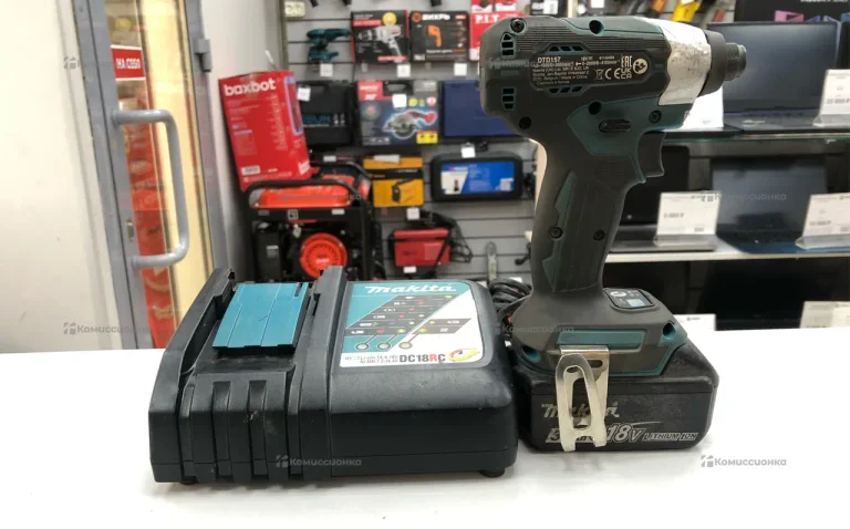 ударный винтоверт DTD157RTJ