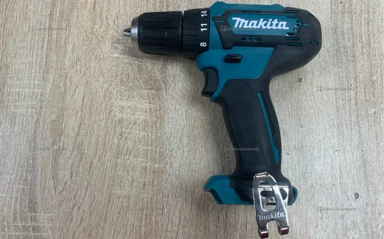 Аккумуляторная дрель-шуруповерт Makita DF333D