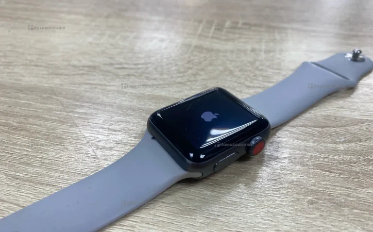 Часы  Apple Watch 3