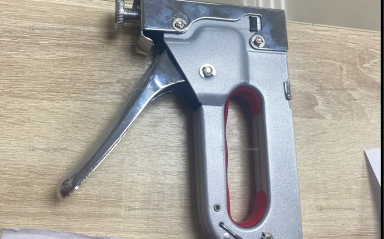 Степлер с регулятором силы