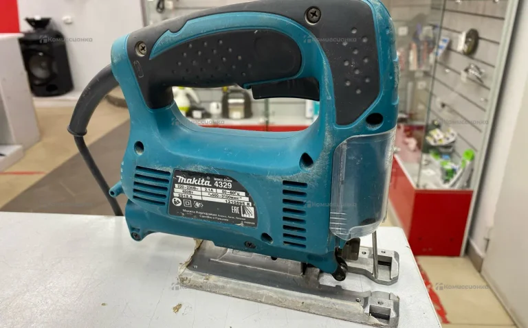 Электроинструменты Лобзик Makita 4329