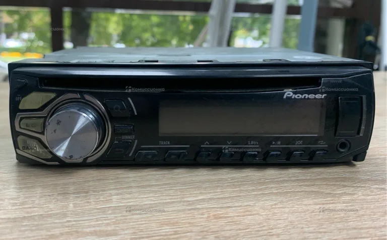 Автомагнитола  Pioner DEH-1600UB