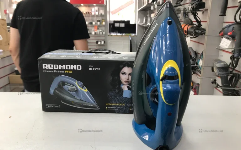 Утюг Redmond RI-C287