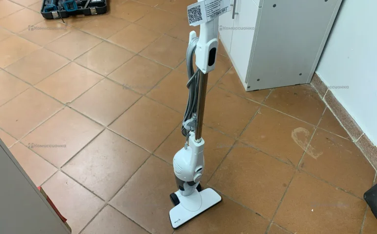 Пылесос Dexp M-800v