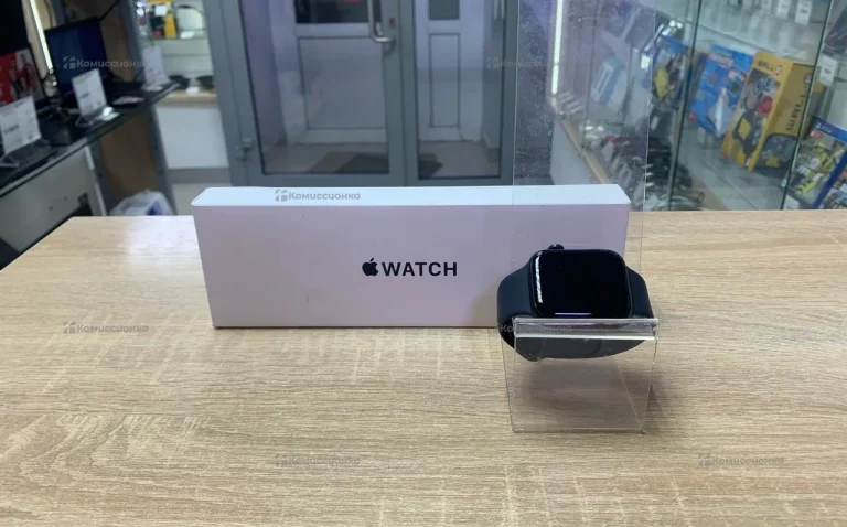 Часы  Apple Watch SE 2024
