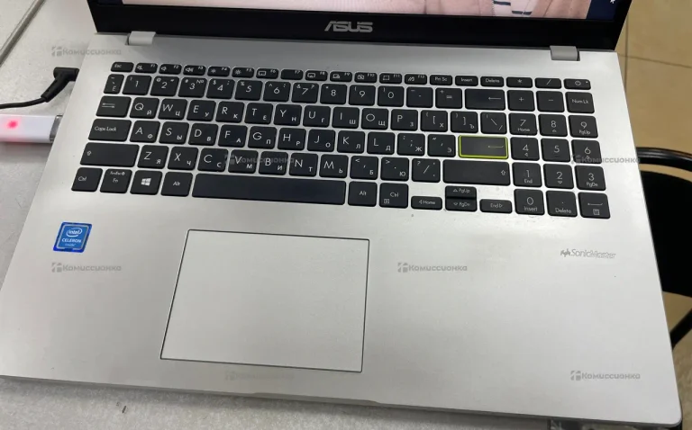 Ноутбук  asus r522m